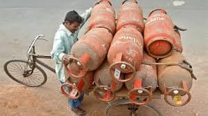 No LPG for homes that don't take up PNG where available: Govt's piped gas push