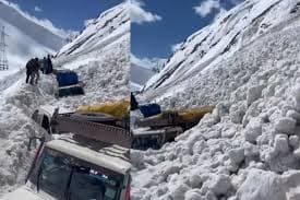 6 dead as vehicles buried under snow after avalanche hits Zojilla-Sonamarg road